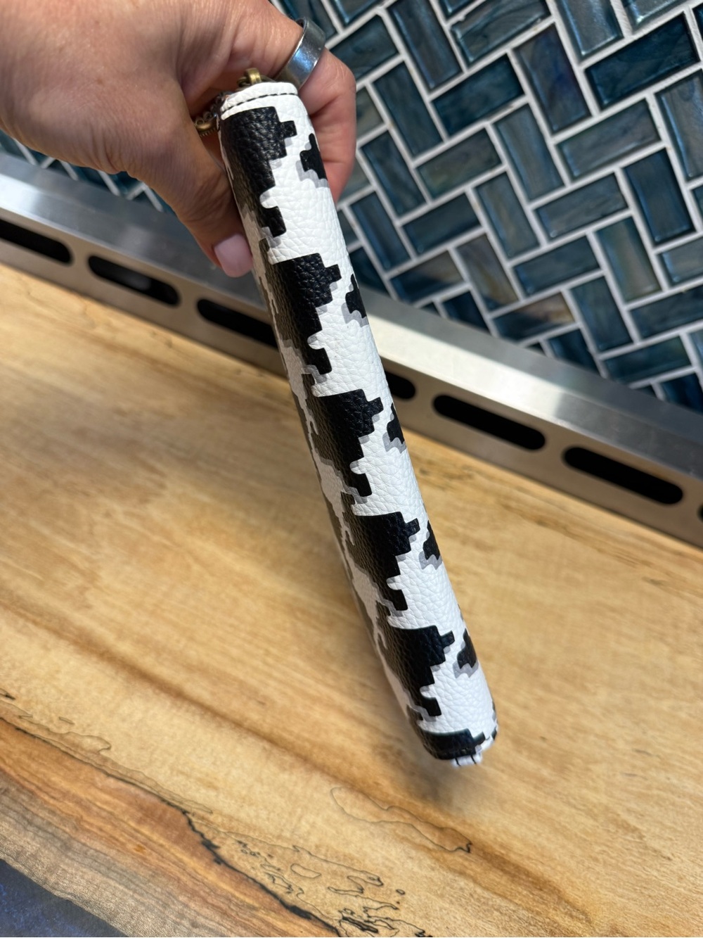 thirty-one Black and White Houndstooth Zip Wallet - Picture 7 of 7